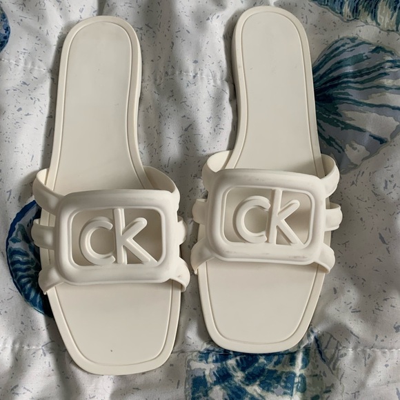 Calvin Klein Yoana Flat Sandals size 9 - Picture 1 of 3